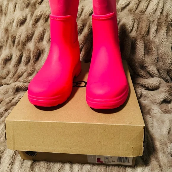 UGG Girl Neon Pink Winter Boots